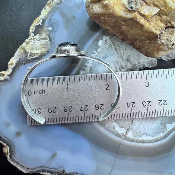 Vintage Signed Native American Sterling Oval Onyx Decorated Bracelet For Women - Picture 9 of 10